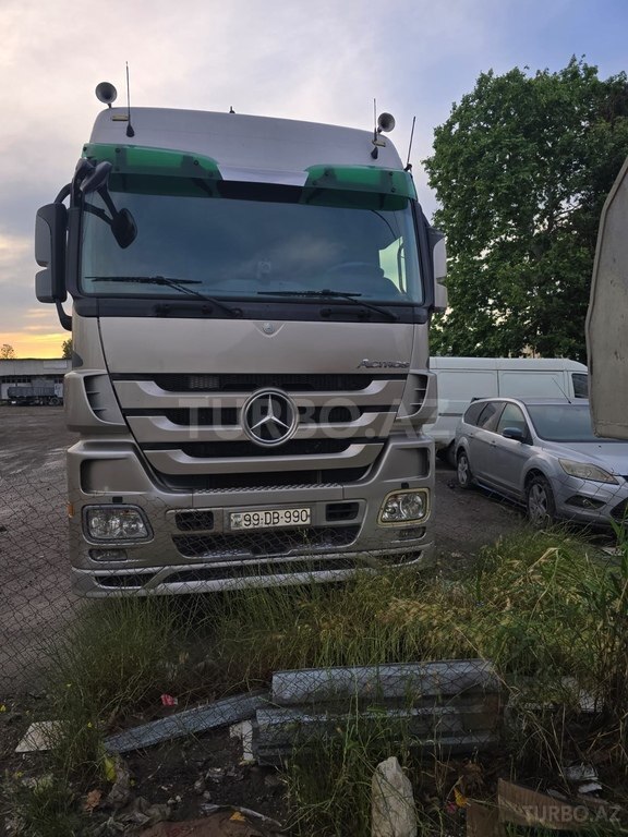 Mercedes Actros 1851