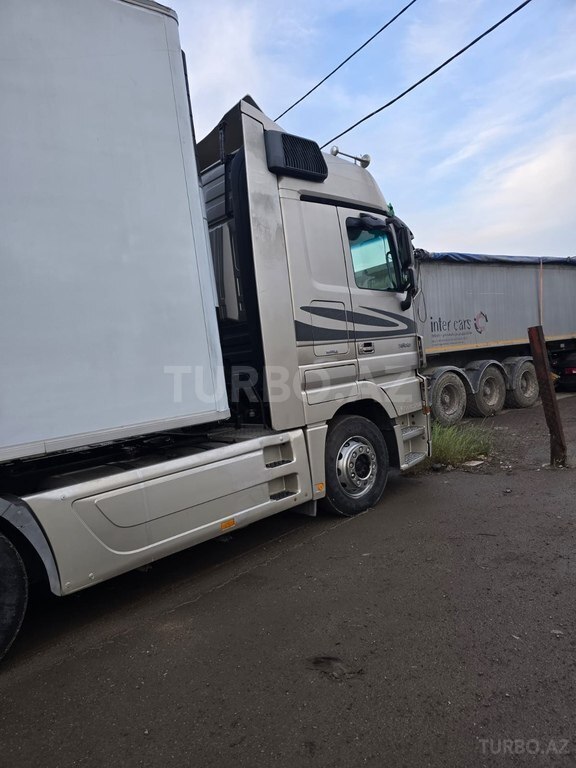 Mercedes Actros 1851