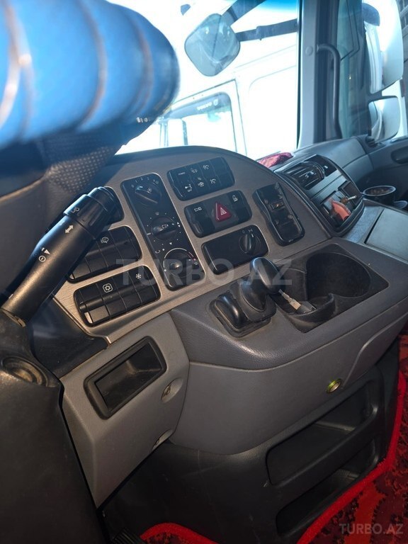Mercedes Actros 1851