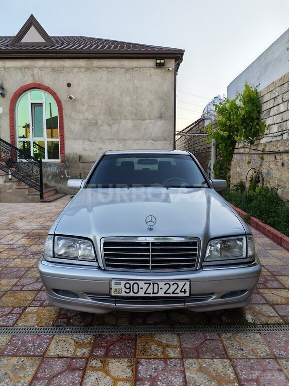 Mercedes C 200