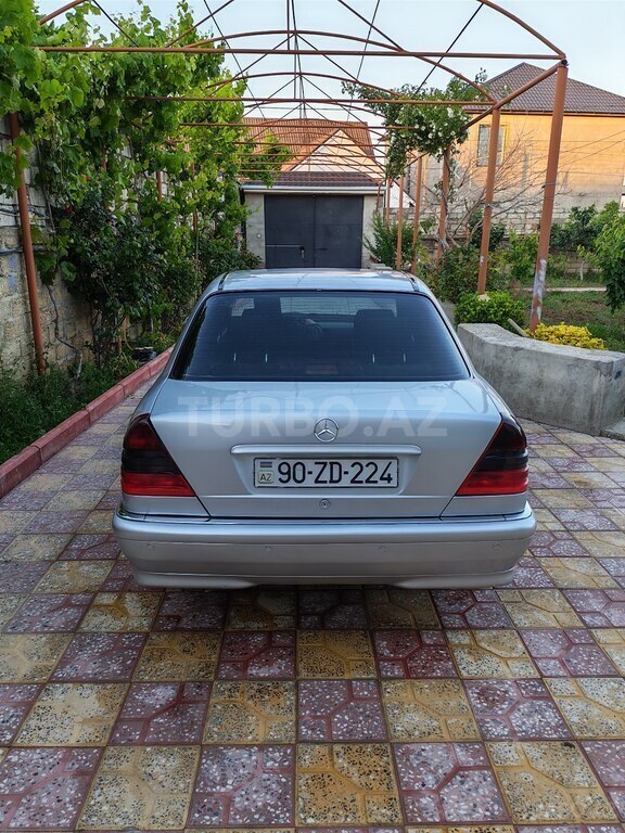 Mercedes C 200