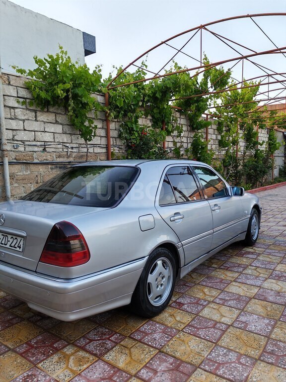 Mercedes C 200