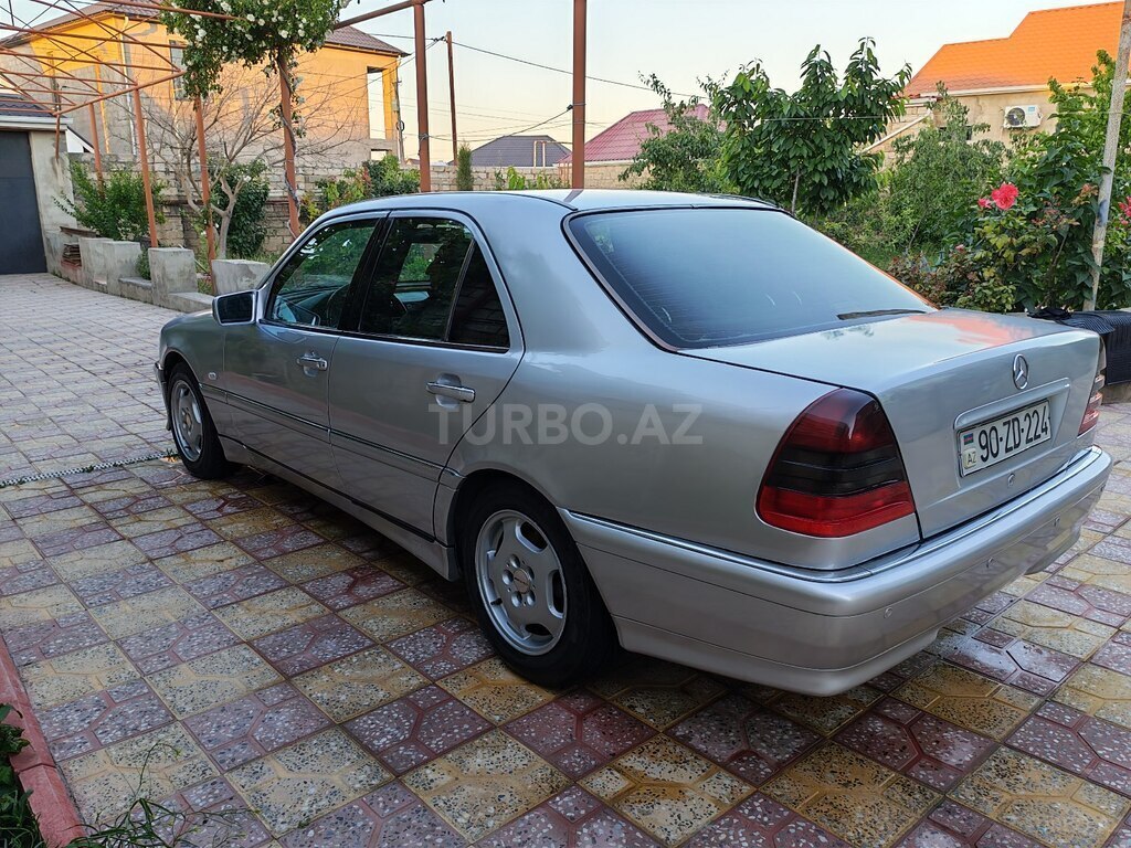Mercedes C 200