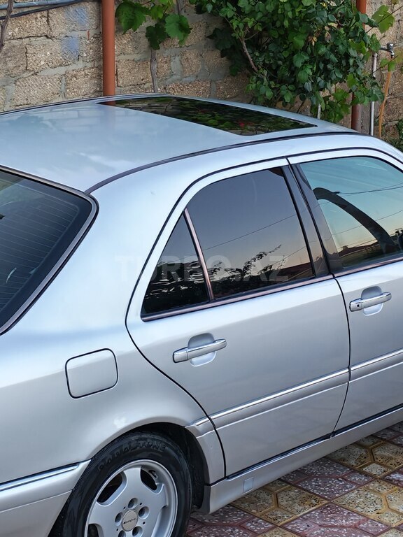 Mercedes C 200