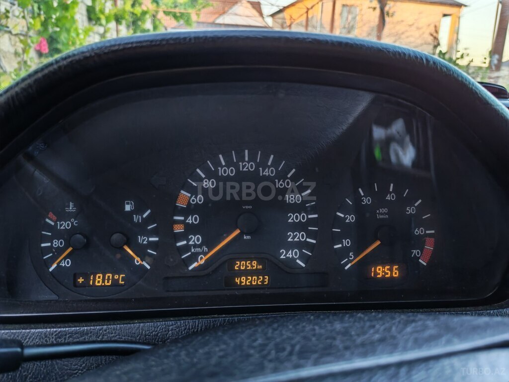 Mercedes C 200