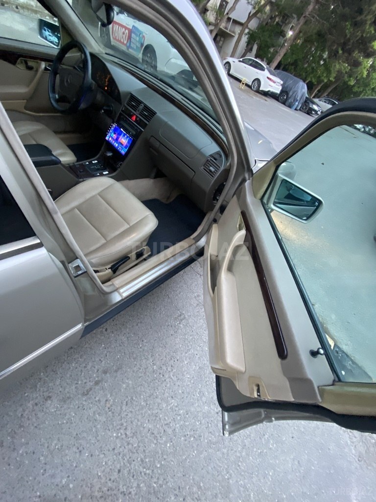 Mercedes C 230