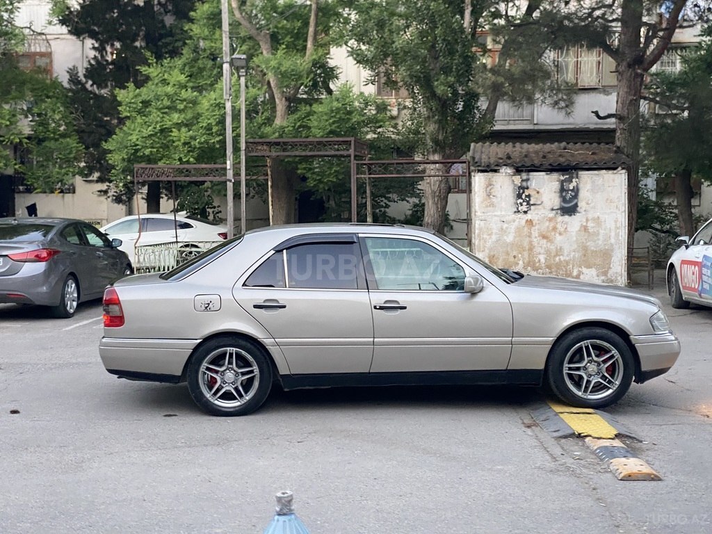 Mercedes C 230