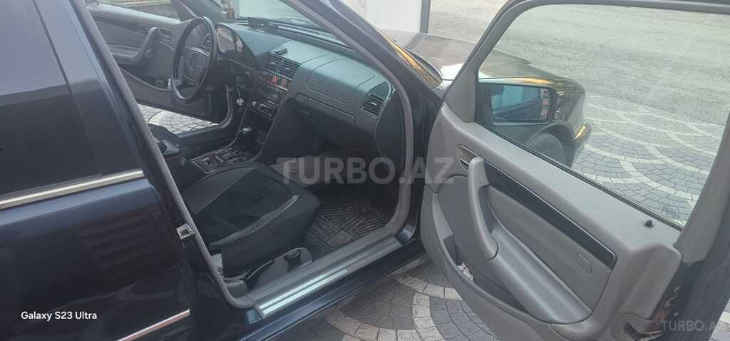 Mercedes C 200