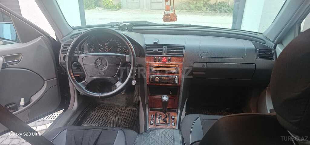Mercedes C 200
