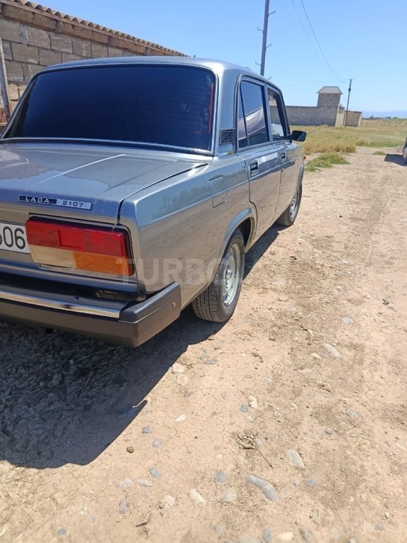 LADA (VAZ) 2107