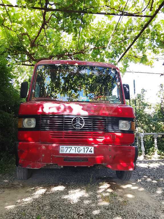 Mercedes 609 D