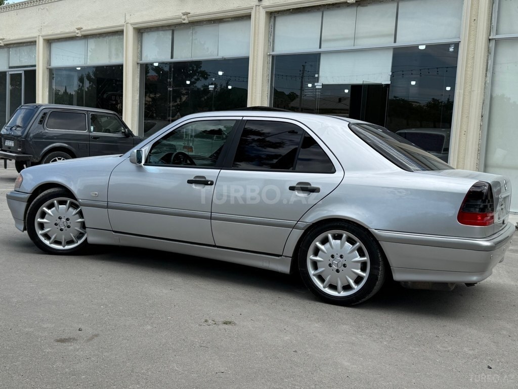 Mercedes C 240