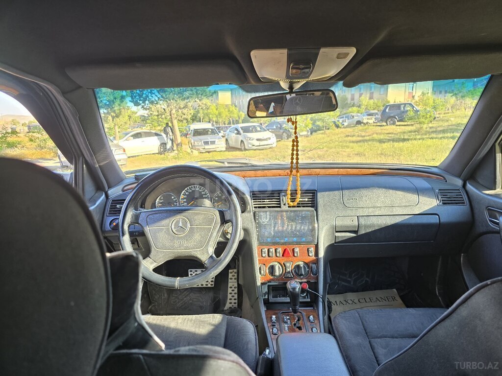 Mercedes C 240