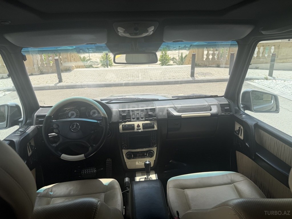 Mercedes G 400