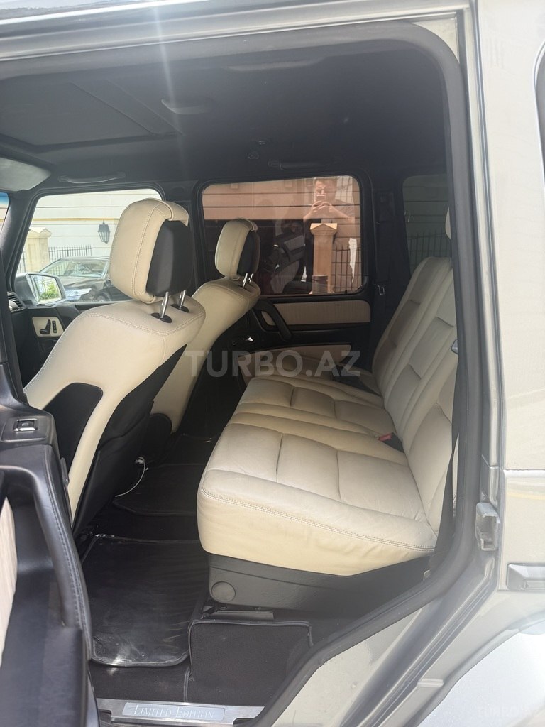 Mercedes G 400