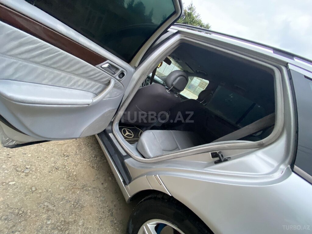 Mercedes C 200