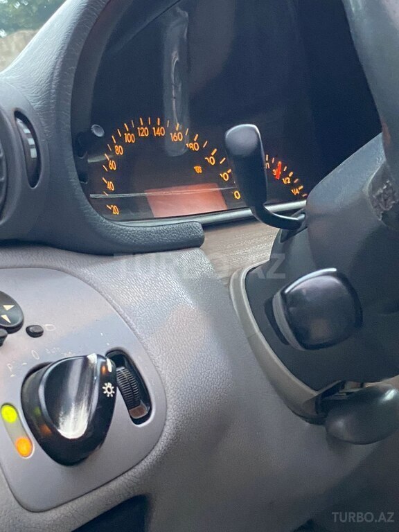 Mercedes C 200