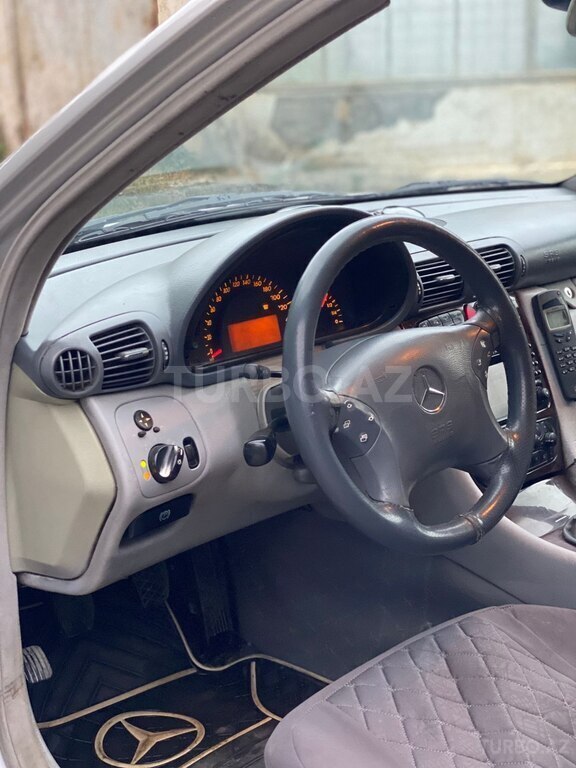 Mercedes C 200
