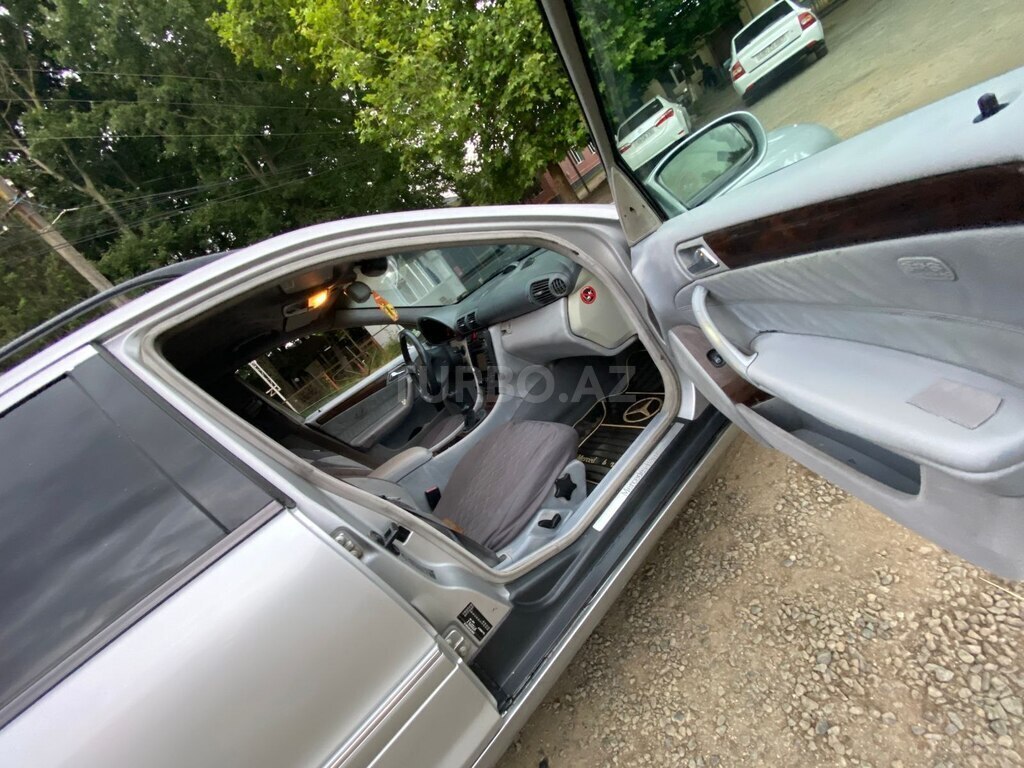 Mercedes C 200
