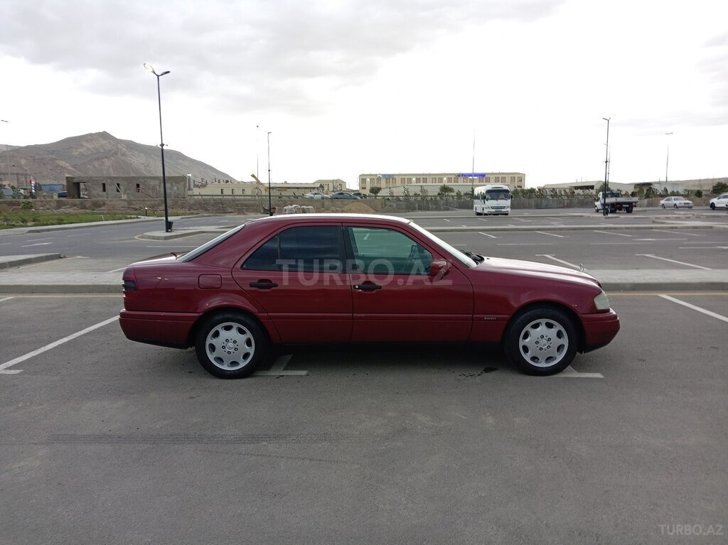 Mercedes C 180