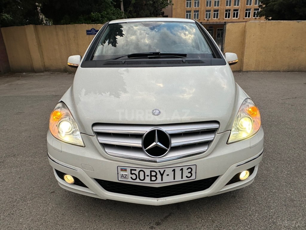 Mercedes B 180