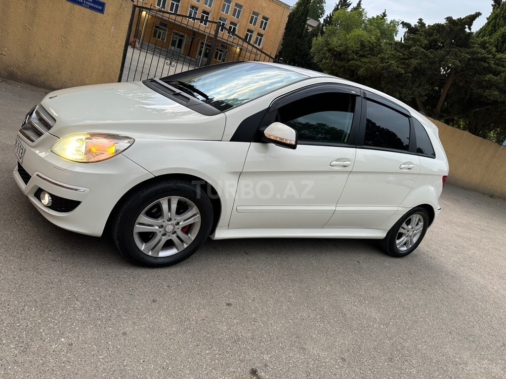 Mercedes B 180