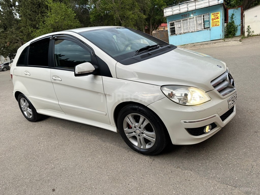Mercedes B 180