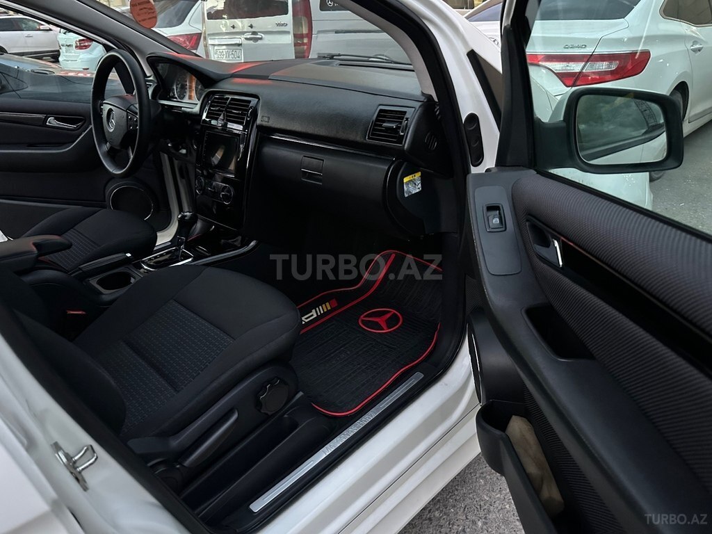 Mercedes B 180