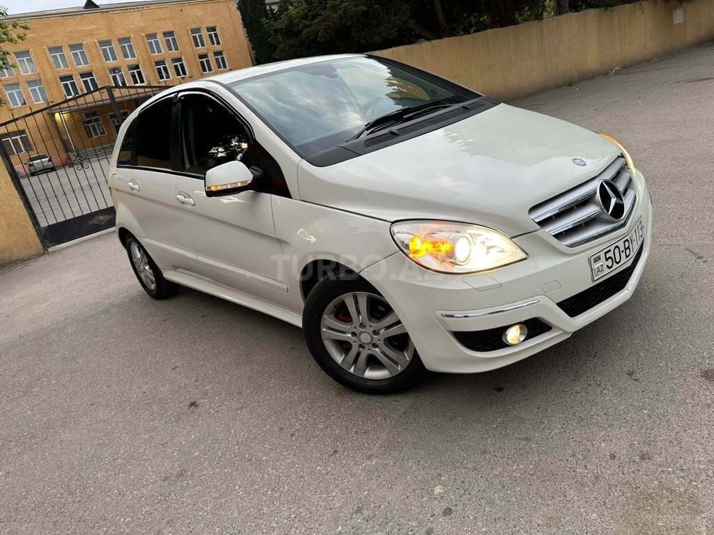 Mercedes B 180
