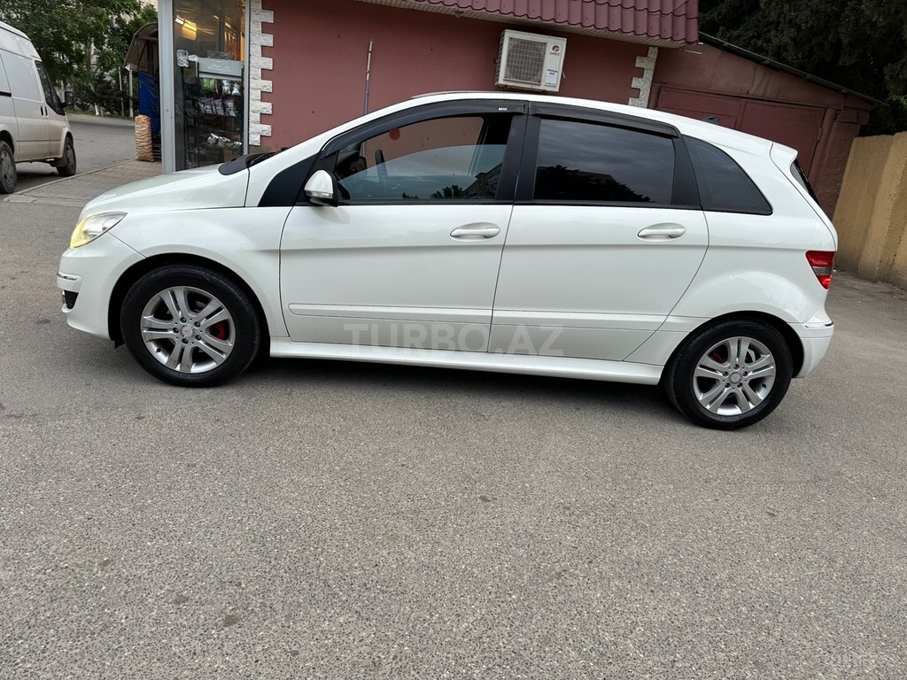 Mercedes B 180