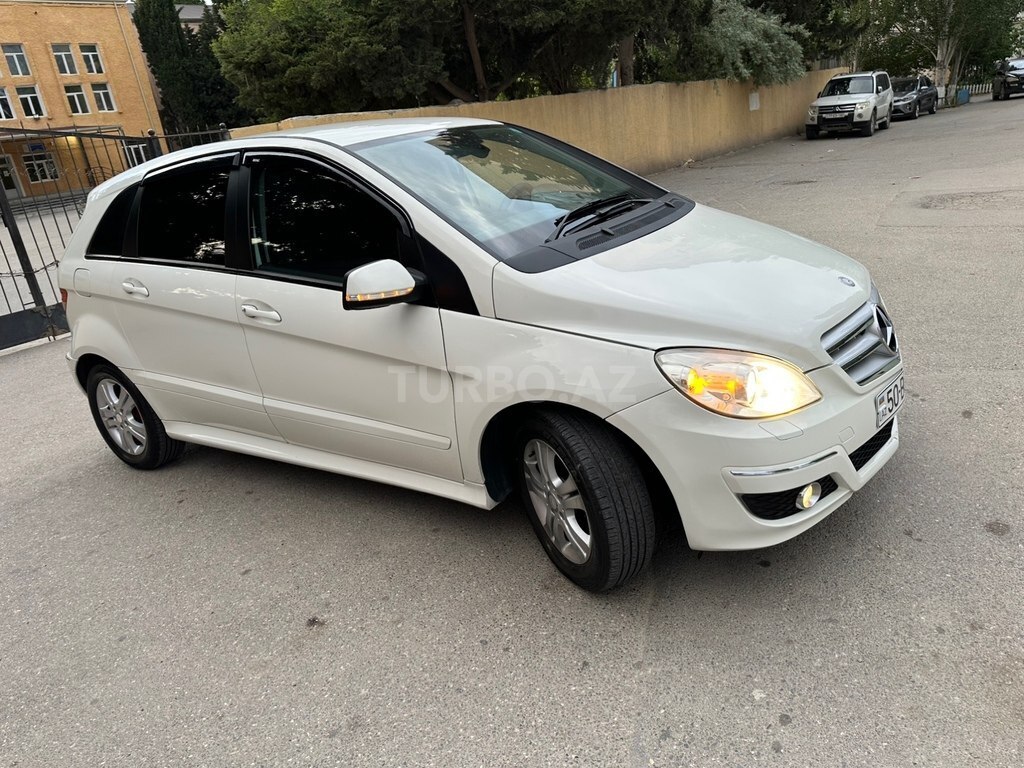 Mercedes B 180