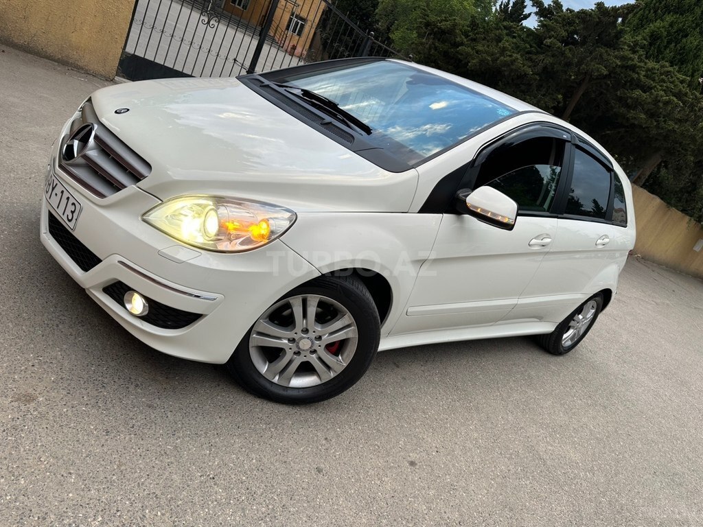 Mercedes B 180