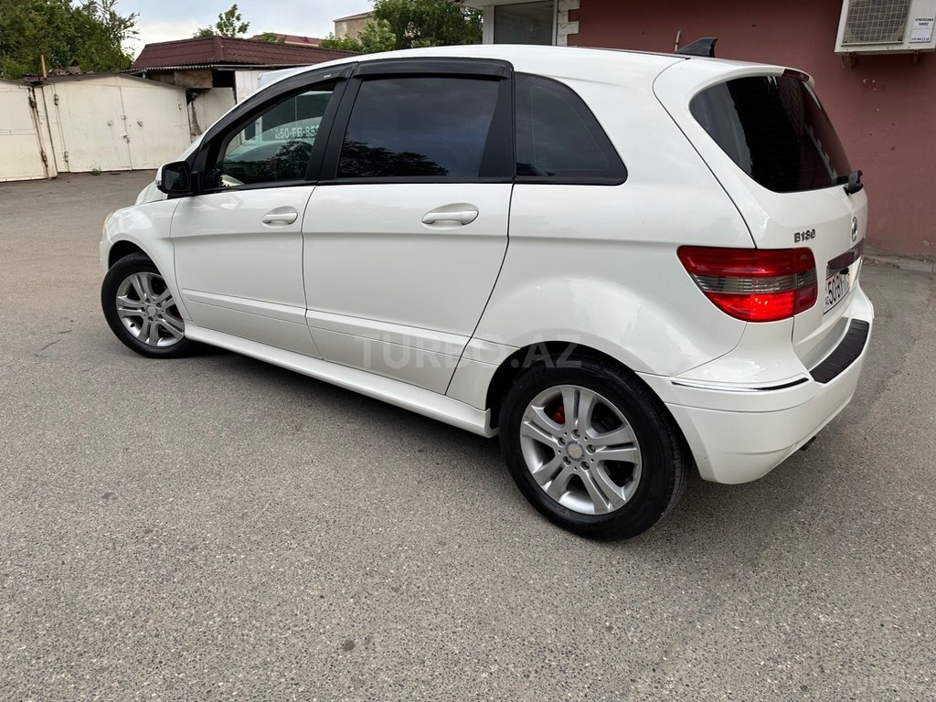 Mercedes B 180