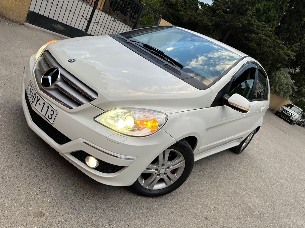 Mercedes B 180