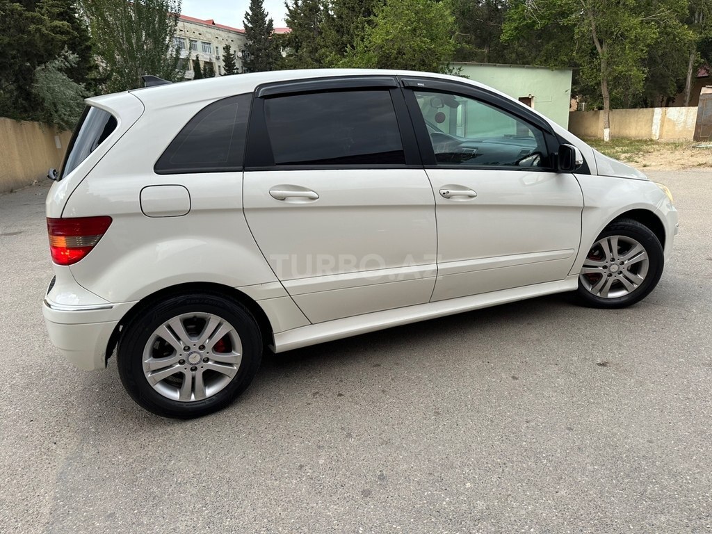 Mercedes B 180