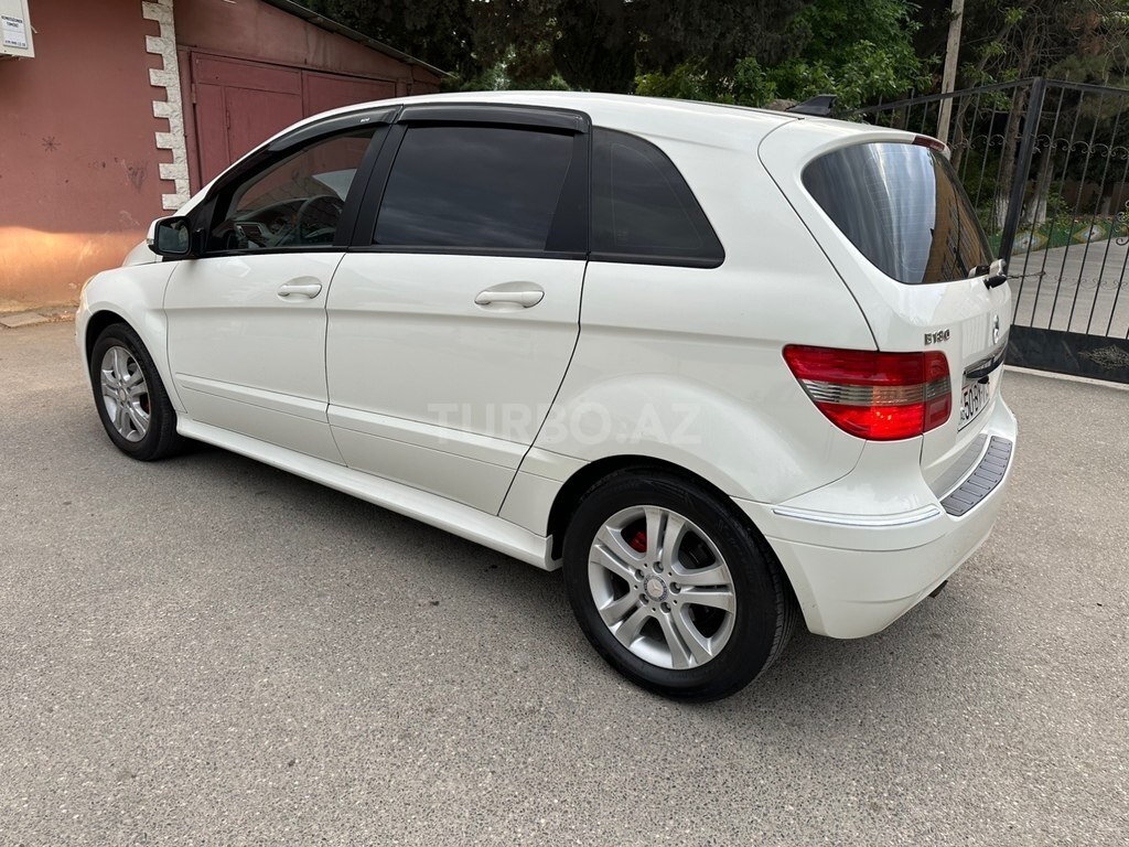 Mercedes B 180