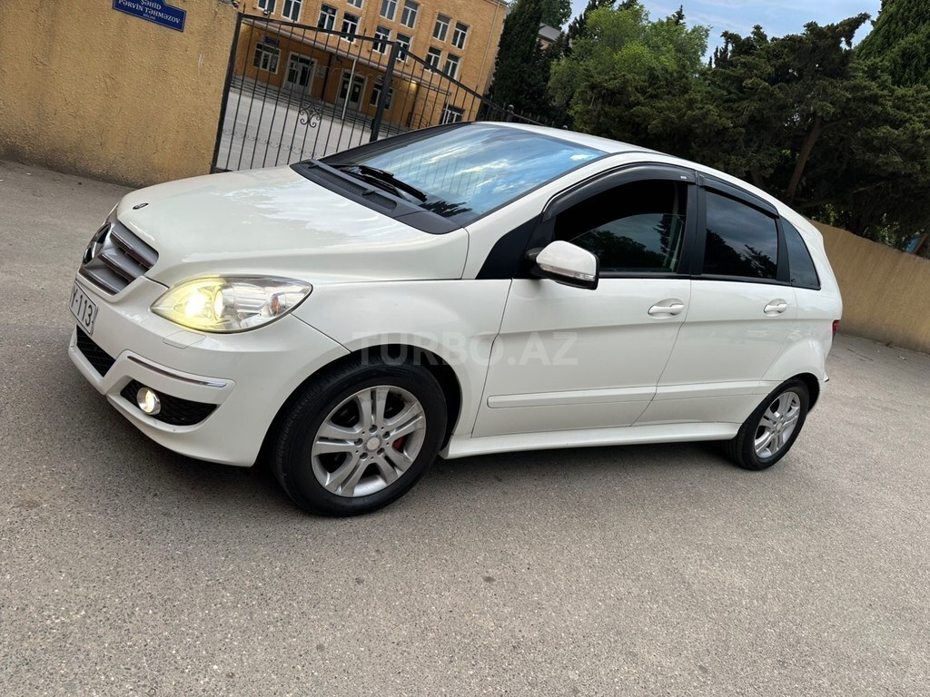 Mercedes B 180
