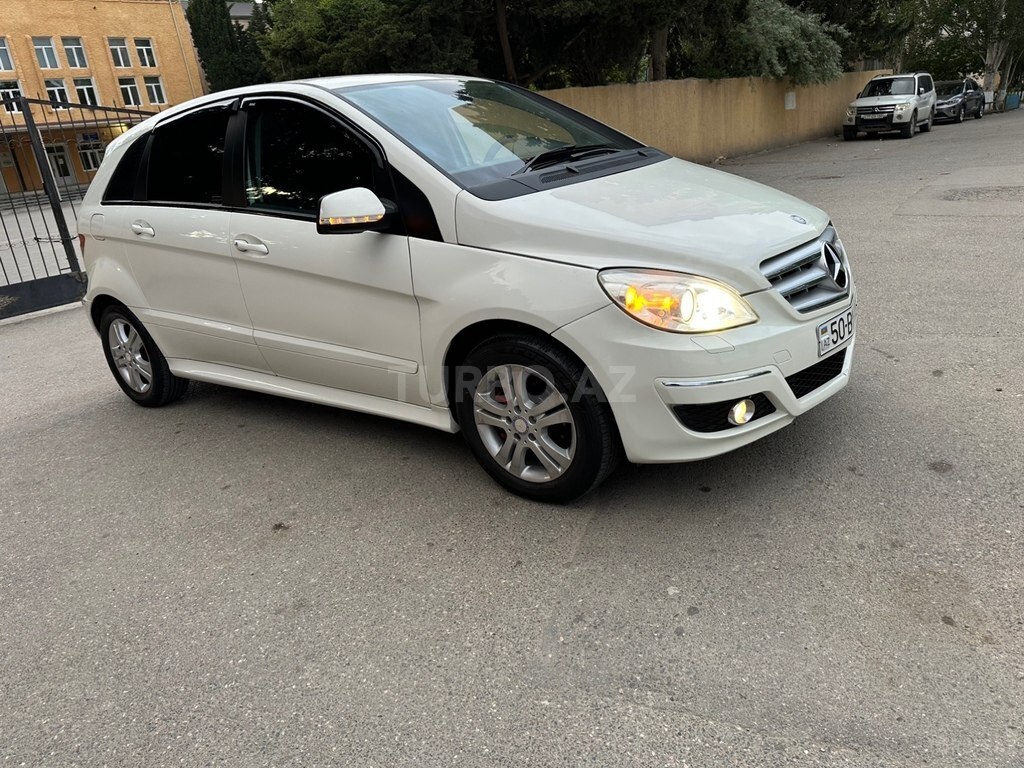 Mercedes B 180