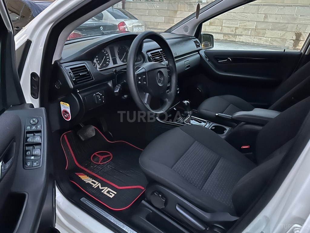 Mercedes B 180