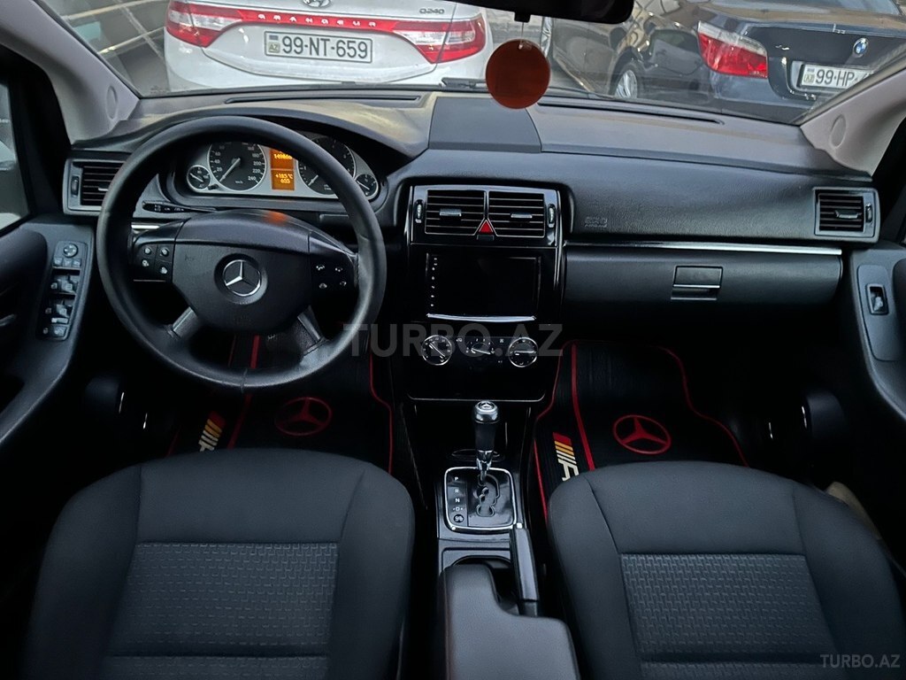 Mercedes B 180