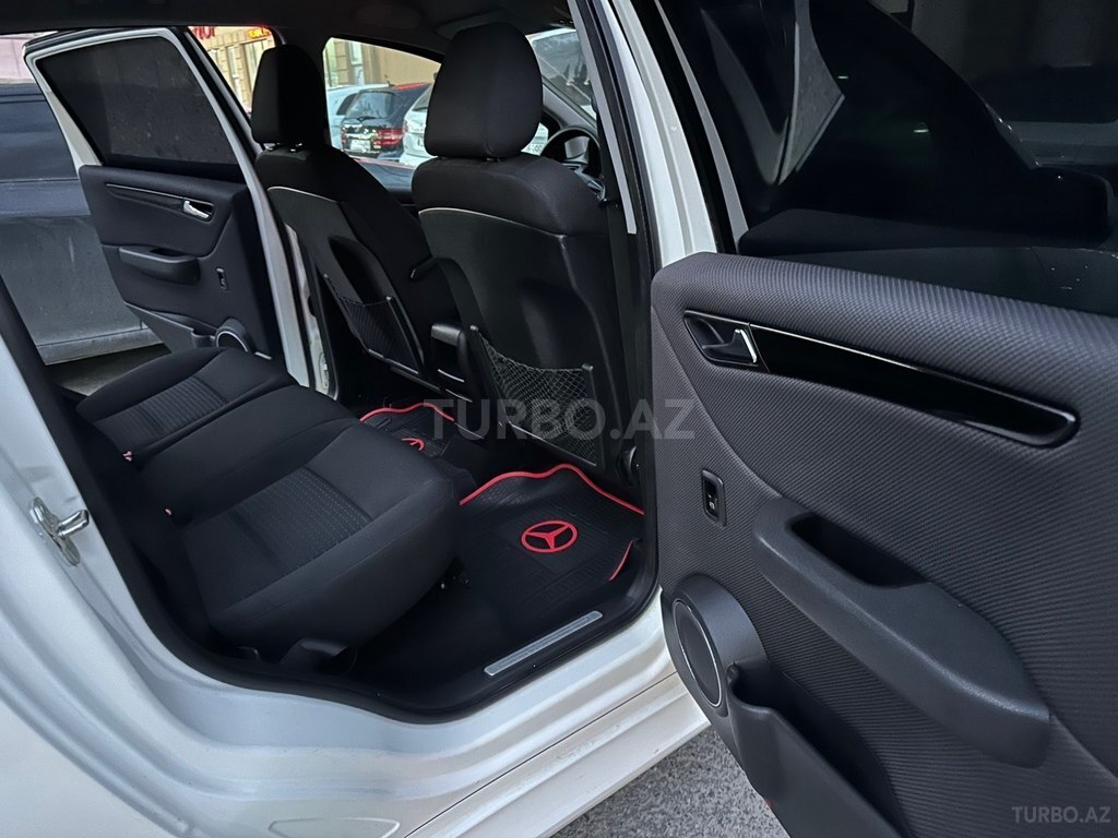 Mercedes B 180