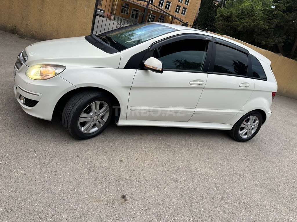 Mercedes B 180