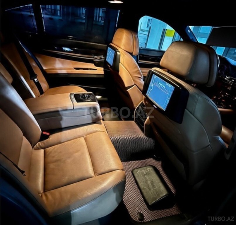 BMW 740