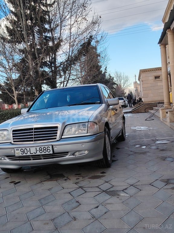 Mercedes C 200