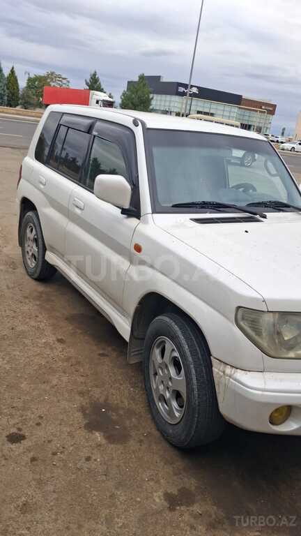 Mitsubishi Pajero io