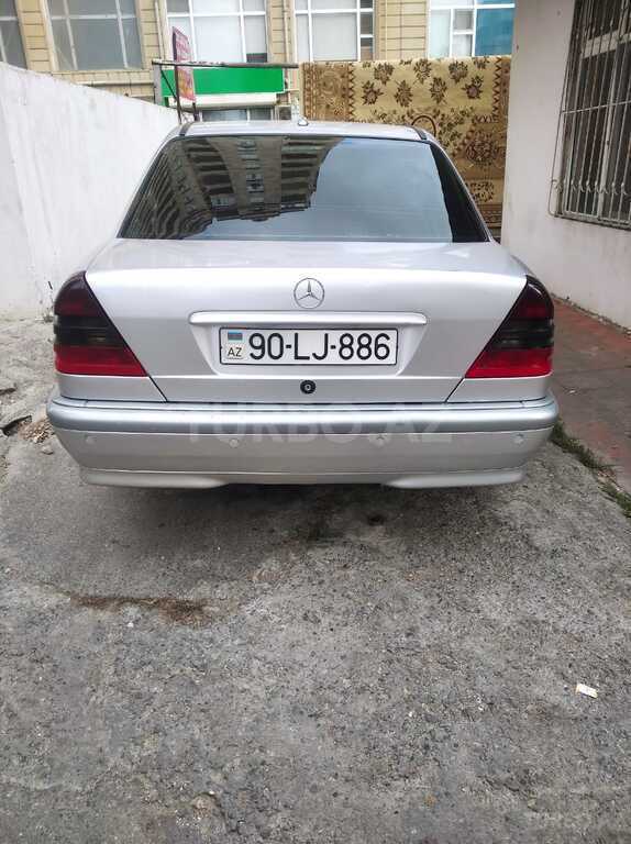 Mercedes C 200