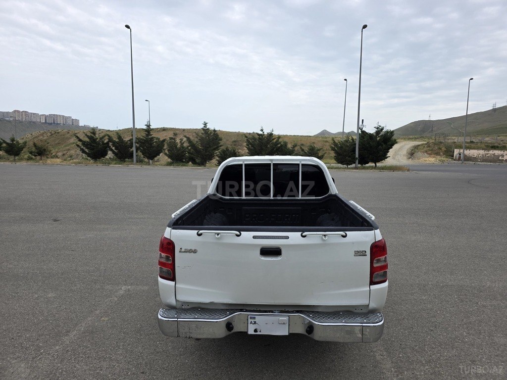 Mitsubishi L200