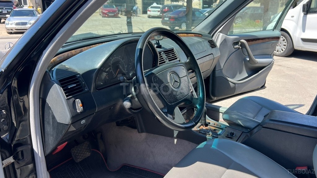 Mercedes C 230