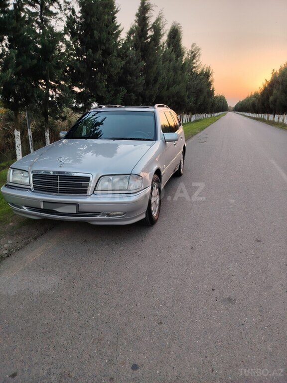 Mercedes C 200
