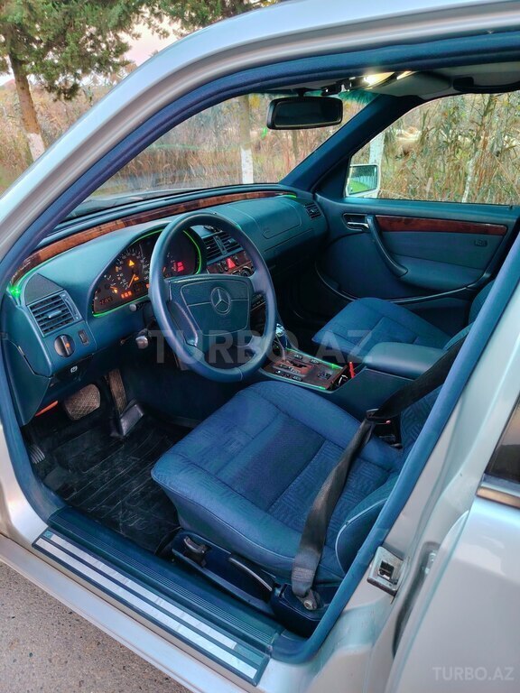 Mercedes C 200